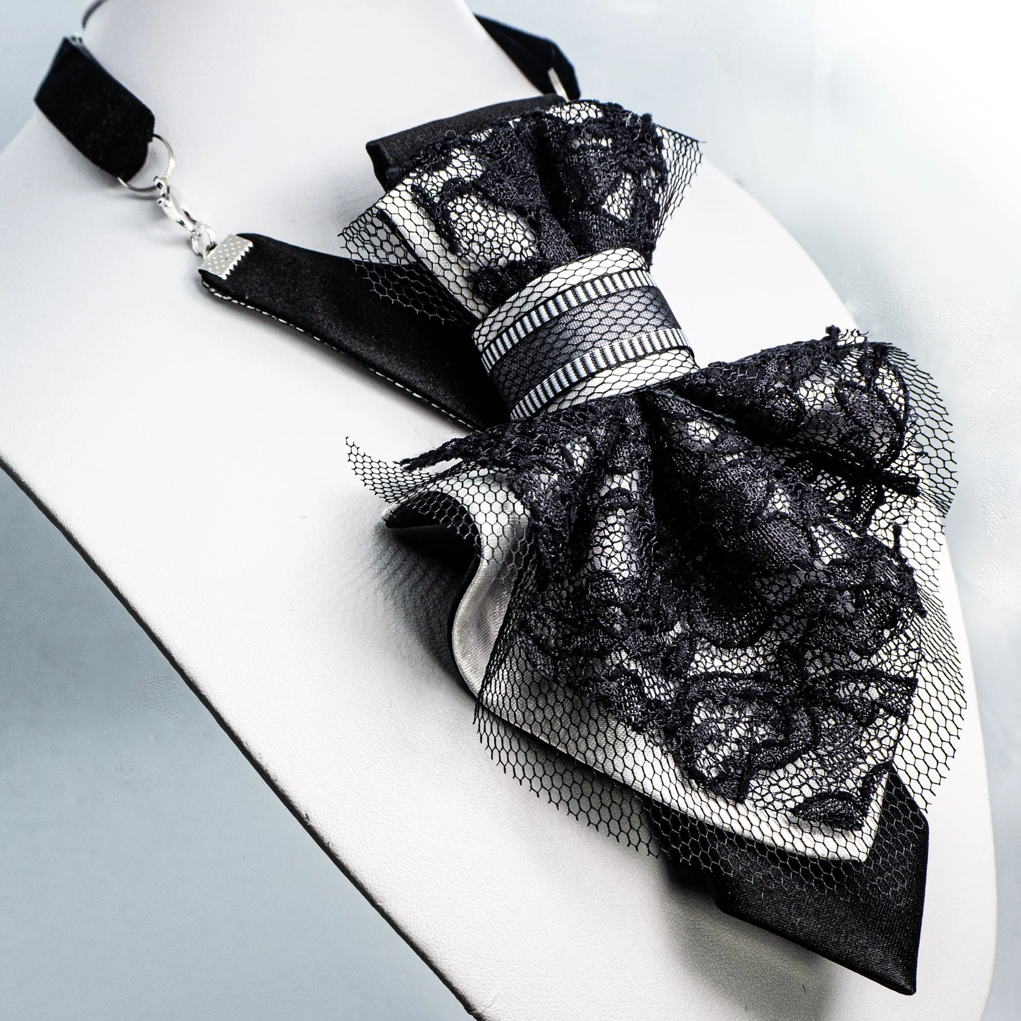 LADIES BOW TIE "THE FATAL PRINCESS"